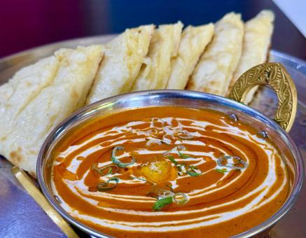 バターチキンカレーとチーズナン バターチキンカレーとチーズナン バターチキンカレー,チーズナン,カリーの写真素材