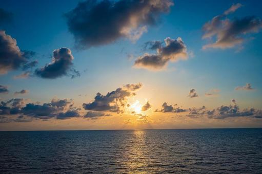 日本海　フェリーからの風景 日本海,日本海フェリー,海の写真素材