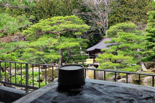 A tasteful open-air bath A tasteful open-air bath