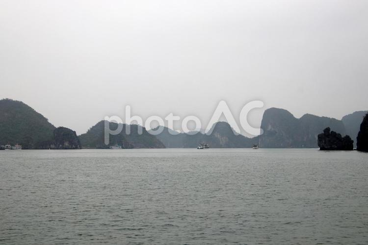 ベトナムの世界遺産ハロン湾風景 ベトナム,ハロン湾,ハノイの写真素材