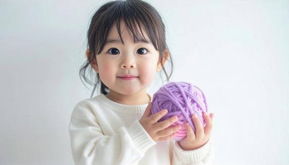 毛糸玉と子供、コピースペースの写真