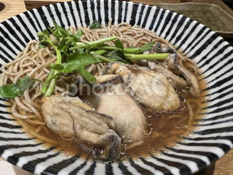 美味しそうな牡蠣そば 牡蠣,そば,蕎麦の写真素材
