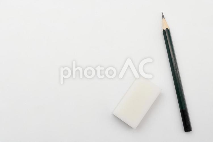 白背景に鉛筆と消しゴム 鉛筆,仕事,メモの写真素材