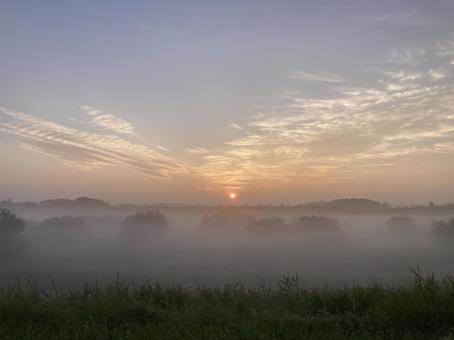 Dawn shrouded in morning mist, JPG Dawn shrouded in morning mist, JPG