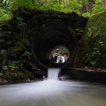 土管の中の世界 土管の中の世界の写真