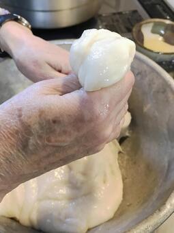 おもち お餅,餅つき,お餅を丸めるの写真素材