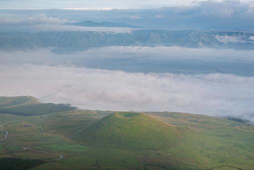 熊本県　杵島岳から望む米塚の写真