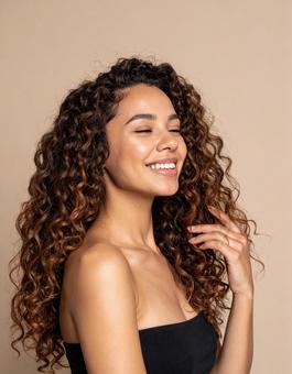 シンプルに輝く女性の美 シンプルに輝く女性の美の写真