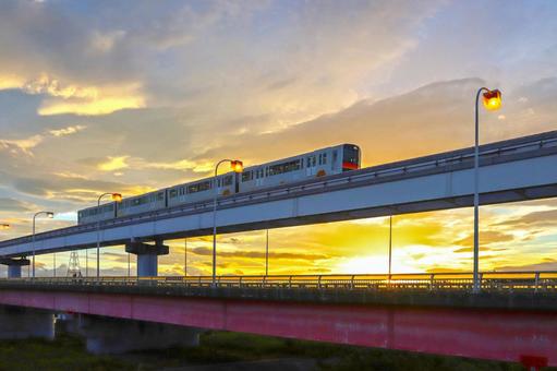 夕焼け空と多摩都市モノレール 夕焼け空と多摩都市モノレール モノレール,多摩都市モノレール,多摩モノレールの写真素材