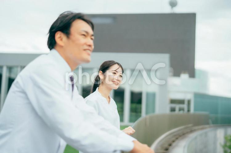 白衣を着た男性と女性 病院,医者,看護師の写真素材