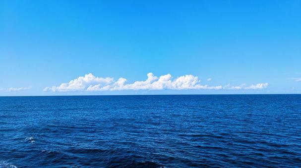 入道雲と水平線 入道雲と水平線の写真