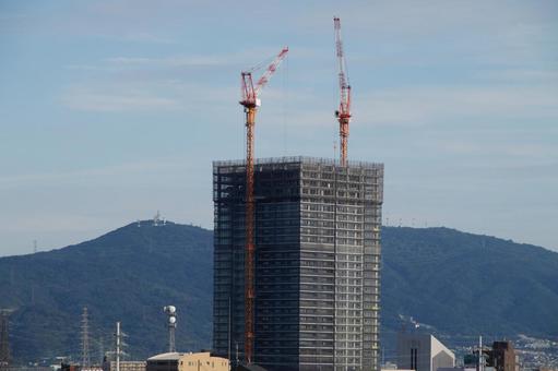 タワーマンションの建設現場の遠景 建物,ビル,建築の写真素材