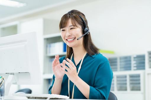 オペレーターの若い女性 オペレーター,ビジネスウーマン,ビジネスの写真素材