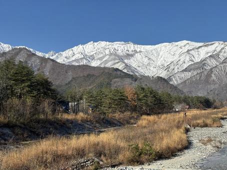 冠雪の北アルプス　長野県白馬村 冠雪,北アルプス,山並みの写真素材