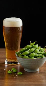生ビールと枝豆 生ビールと枝豆の写真