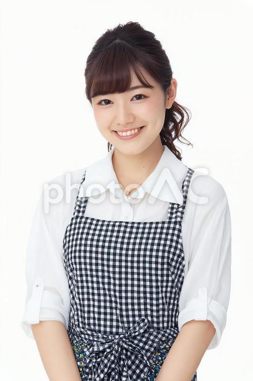 白い背景で微笑む日本人女性のポートレート 日本人,女性,笑顔の写真素材