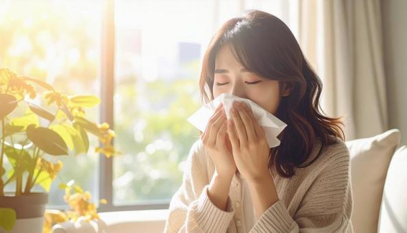 ティッシュで鼻をかむ日本人の若い女性 ティッシュで鼻をかむ日本人の若い女性の写真