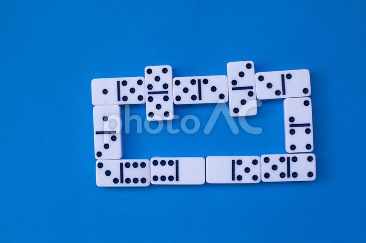 四角くつないだドミノのサイコロ（ライト） ドミノ,ボードゲーム,ゲームの写真素材