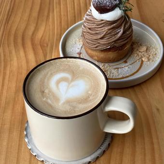 ハートラテアートカフェラテ ハートラテアートカフェラテ モンブラン,栗,マロンの写真素材