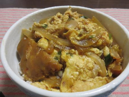 カレーかつ丼 自家製カレーかつ丼,かつ丼,豚肉の写真素材