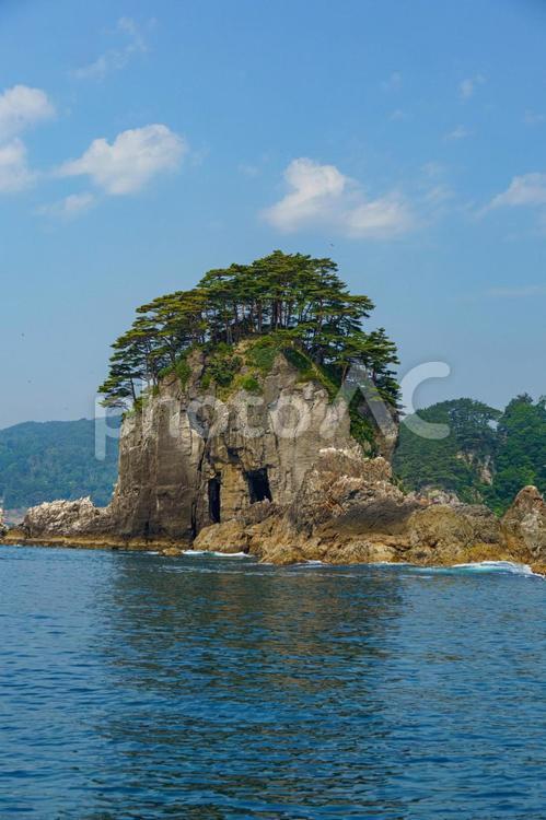 遊覧船から見る荒々しい岸壁の三陸海岸海 海,風景,自然の写真素材