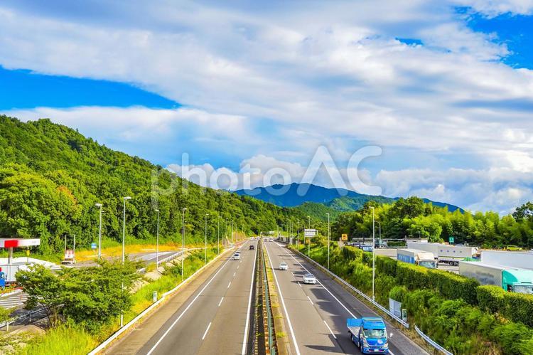 高速道路の俯瞰写真と青空 高速,高速道路,俯瞰の写真素材