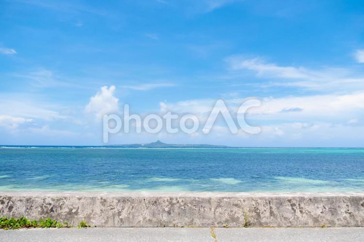 沖縄の海と青い空 沖縄,海,ビーチの写真素材