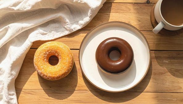 陽だまりのテーブルと2つのドーナツ 陽だまりのテーブルと2つのドーナツの写真