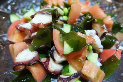 タコとトマトとワカメと枝豆の中華風サラダ 蛸,タコ,わかめの写真素材