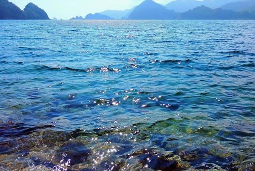 キラキラ光る海面 キラキラ光る海面 海,海面,キラキラの写真素材