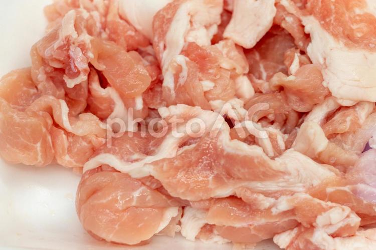 細切れの生の豚肉にクローズアップ 豚肉,細切れ,質感の写真素材