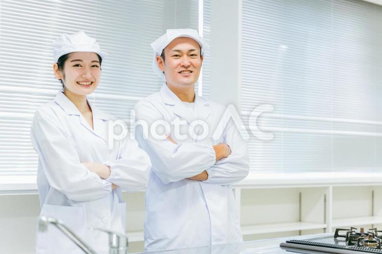 食品系の仕事をする男女 工場,調理員,食品工場の写真素材