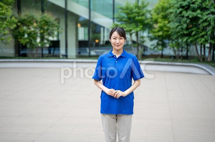 手を組む女性介護施設スタッフ 信頼,ポジティブ,介護スタッフの写真素材