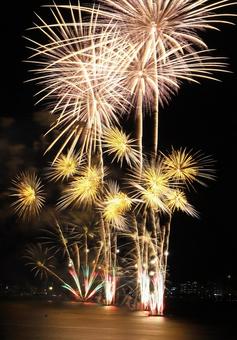 湖上打ち上げ花火/松江水郷祭 打ち上げ花火,花火,松江水郷祭の写真素材