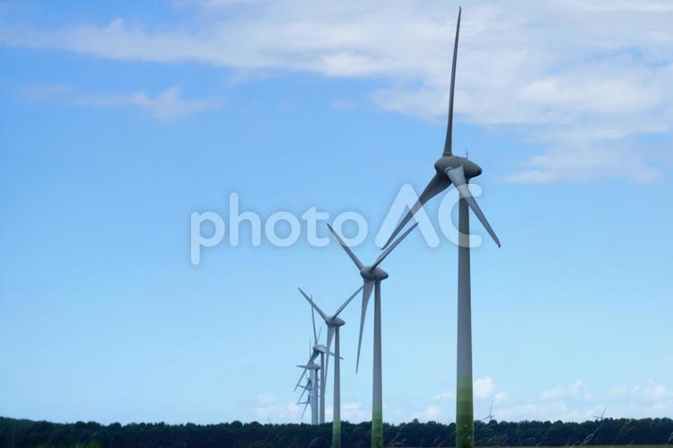 並んだ風力発電のタービン 風力発電,クリーンエネルギー,グリーンエネルギーの写真素材