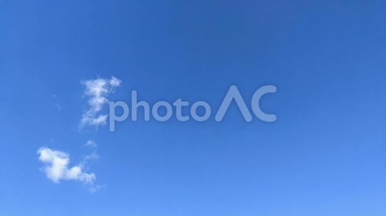 グラデーションのきれいな青空の景色 青空,スペース,背景の写真素材