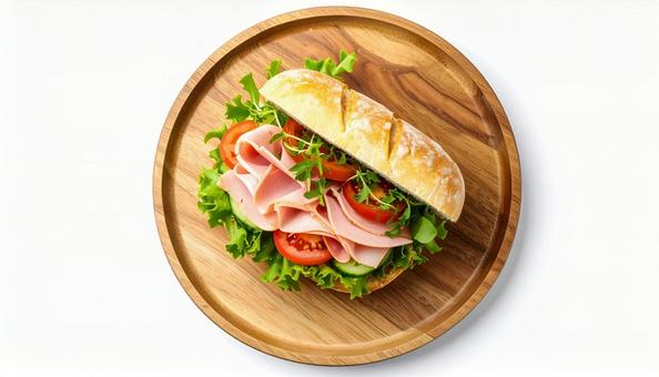 木製プレートに盛り付けられたサンドイッチの写真