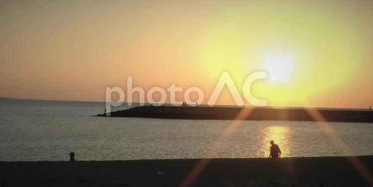 光の筋がさす夕日 風景,黄陽,夕焼けの写真素材