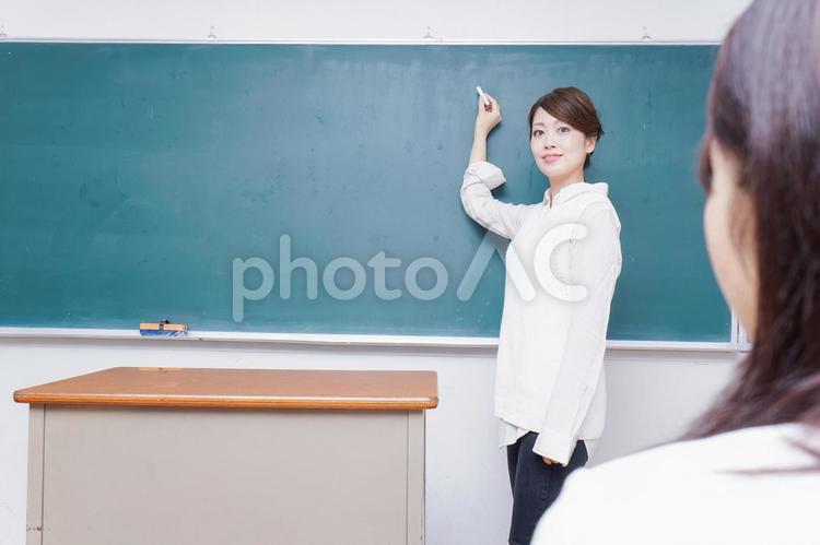 学校で授業をする教師 受験,かわいい,高校の写真素材
