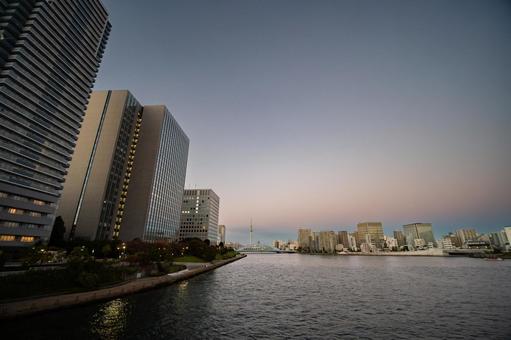 永代橋と川辺のビル2 永代橋,ウォーターフロント,都市風景の写真素材