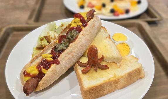 ホットドックプレート ホットドック,トースト,ソーセージの写真素材