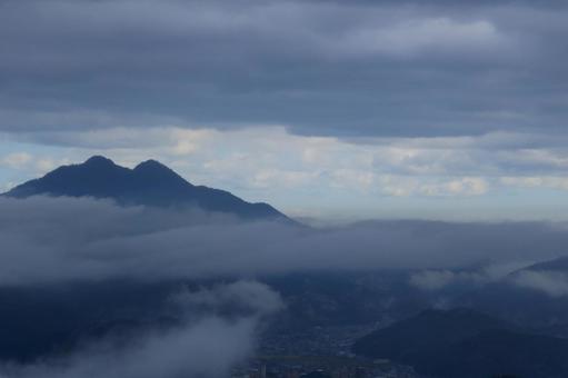 五老ヶ岳公園から見た京都府舞鶴湾の雲海の写真