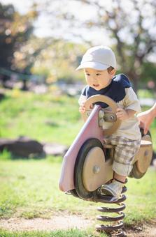 遊ぶ男の子 遊ぶ男の子の写真