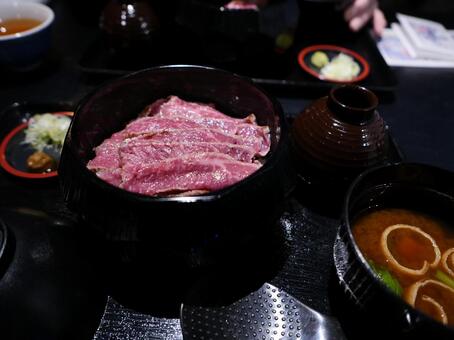 牛肉ひつまぶし 牛肉,ランチ,おひつご飯の写真素材