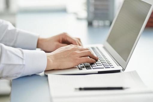 Hands of a male construction management engineer who organizes materials on a laptop computer, người, nhà kinh doanh, công việc ngành ei, JPG