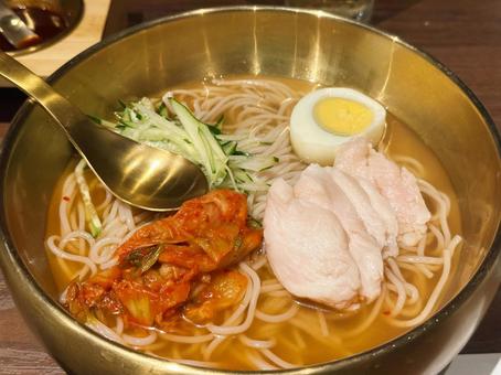 冷麺 冷麺 冷麺,麺,韓国料理の写真素材