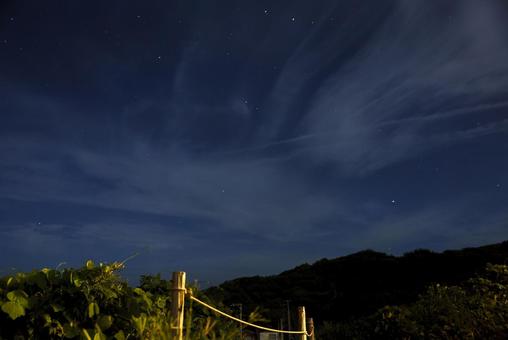 夜空と星、そして薄くたなびく雲 夜,夜空,星空の写真素材