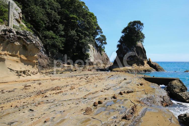 高知県土佐清水市　竜串海岸の風景 竜串海岸,岩場,奇岩の写真素材