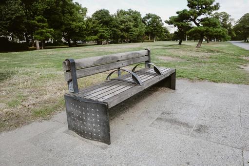 公園のベンチ 公園のベンチ 大阪城公園,ベンチ,風景の写真素材