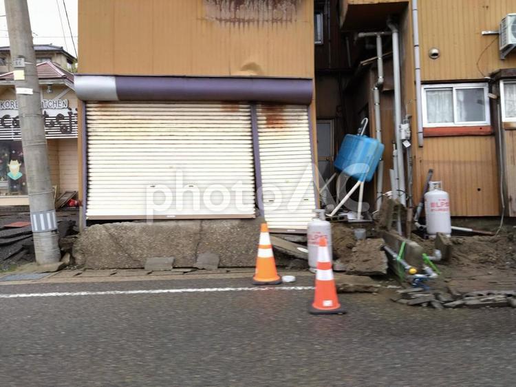 新潟市西区　液状化現象被害8 地震,液状化,液状化現象の写真素材